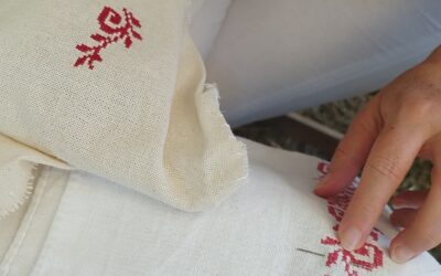 A „Nagyi tudta” rendezvény képeiből válogatunk. Három napon keresztül sültek-főttek a népi ételek, kenőtollat készült és sodrófa tartót hímeztek a résztvevők Galgamácsán.